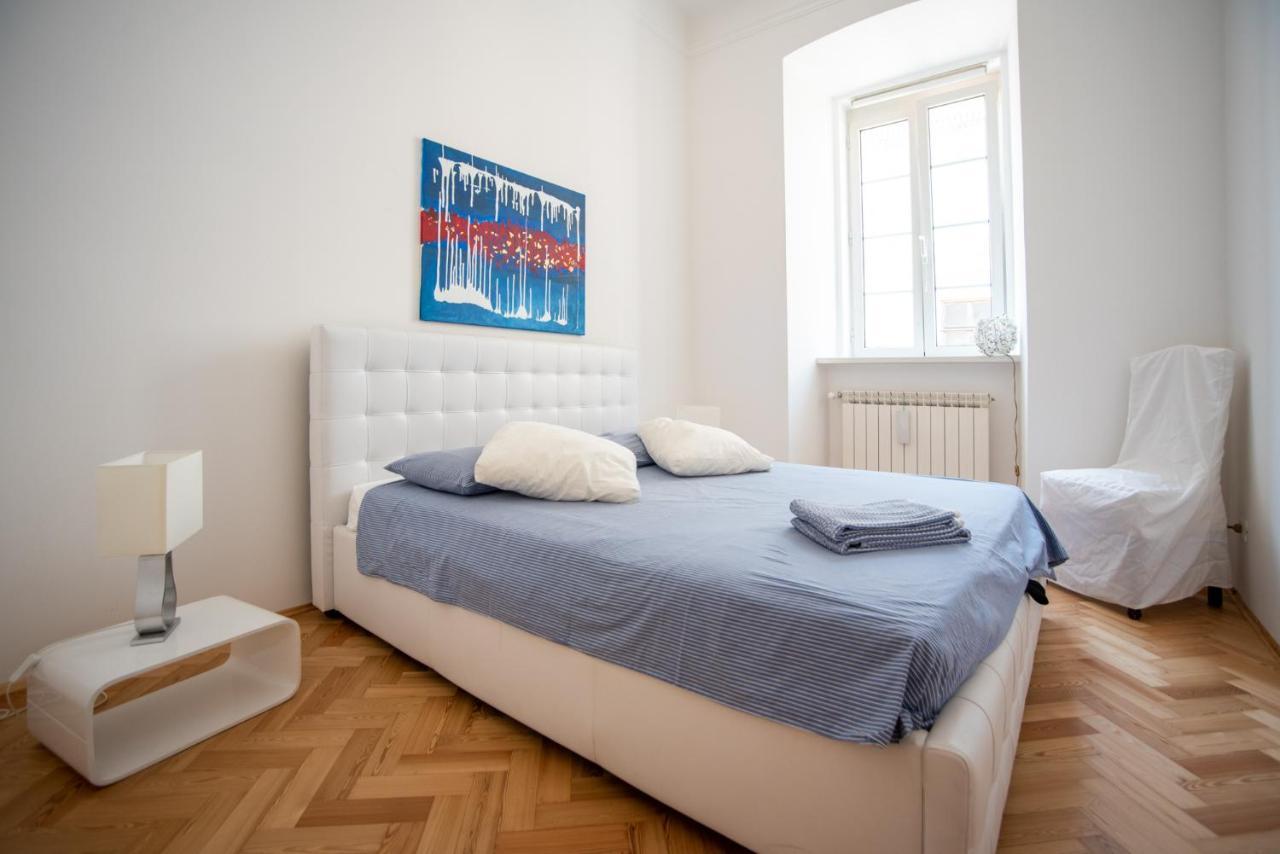 Art & History - New - Modern Classic Apartment Triest